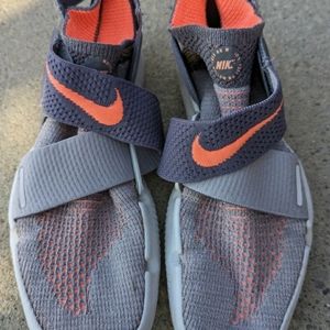 Nike Free Rn Motion Flyknit Women's Running Shoe size 7.5 Grey Crimson